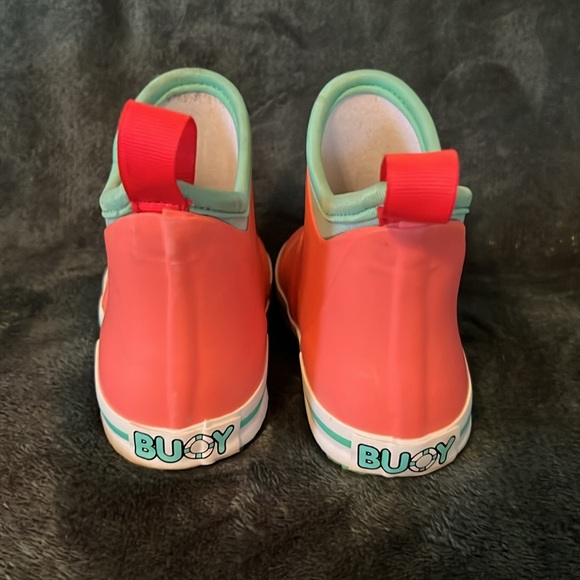 Kids Buoy Boots
Coral/Seafoam
Size 8 - Picture 2 of 5